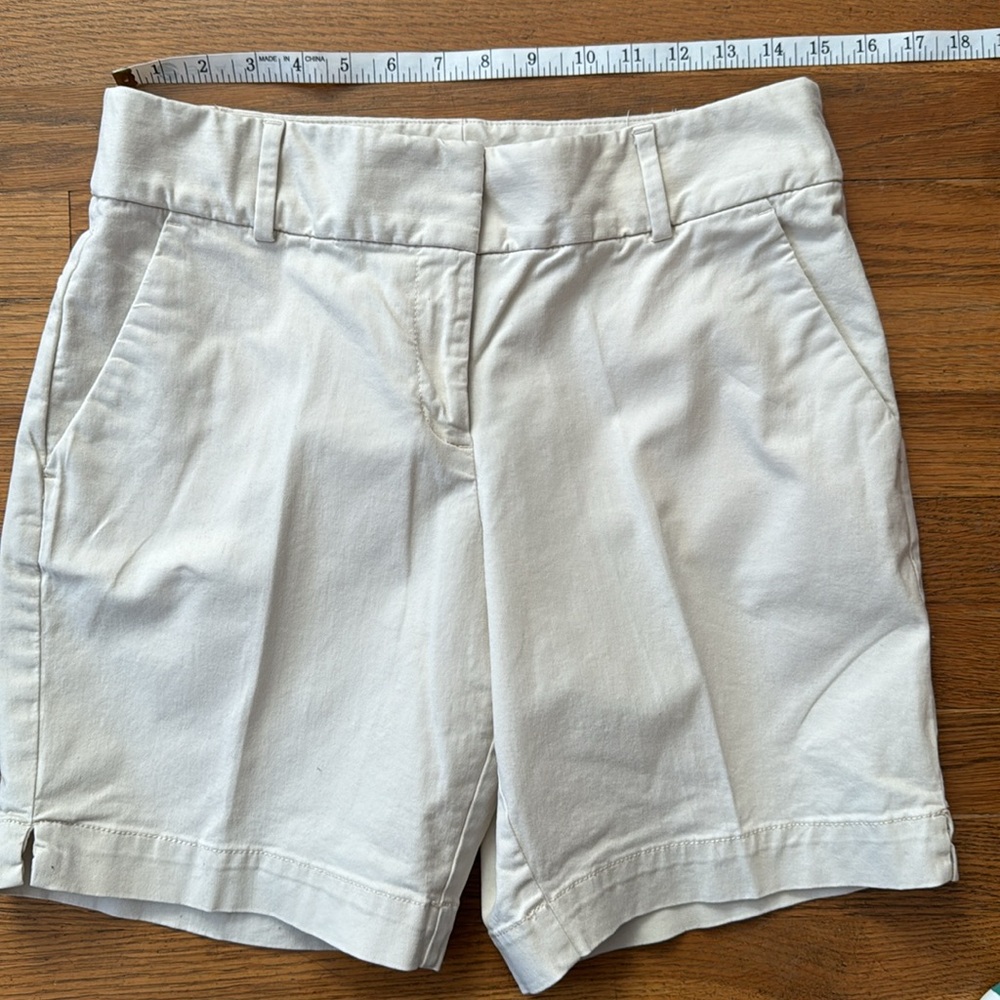 🌻Loft light tan cotton/spandex Riviera shorts. Size 4. - Picture 3 of 11